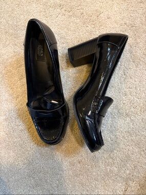 Jones New York Signature Black Faux Patent Leather Block Heel Loafers-Size 9.5